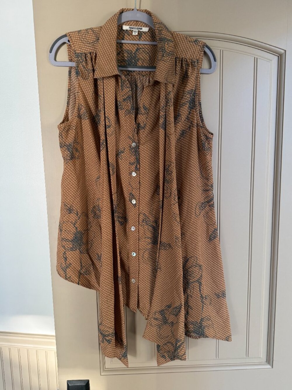 Daniel Rainn asymmetrical sleeveless blouse, size M - Picture 4 of 10